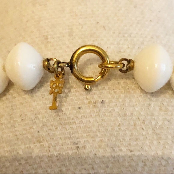 Vintage CROWN TRIFARI White Saucer Beaded Necklace, Mod Basic Long Designer Luci - Picture 7 of 14